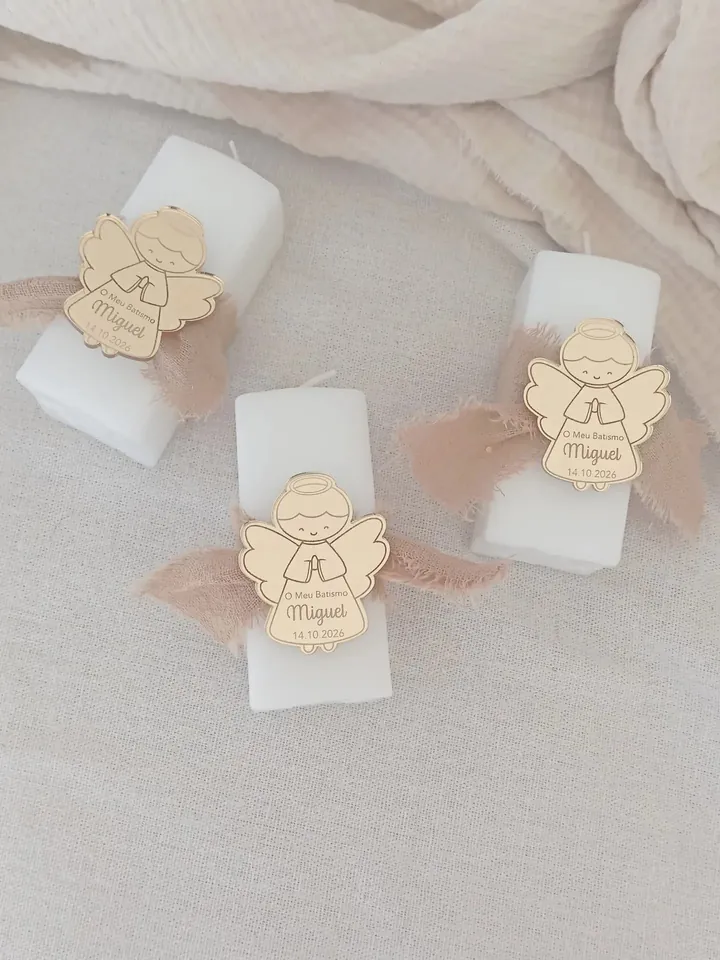 Velinhas de lembrança com um anjo e o nome